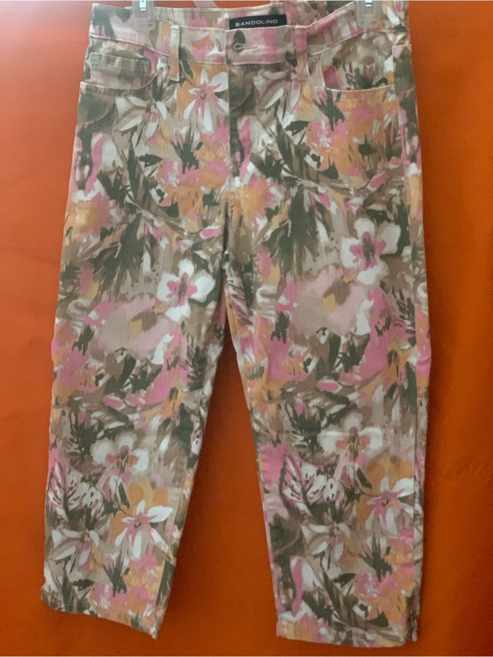 Bandolino Mandi Capri Women’s Pink Floral Capri Pants